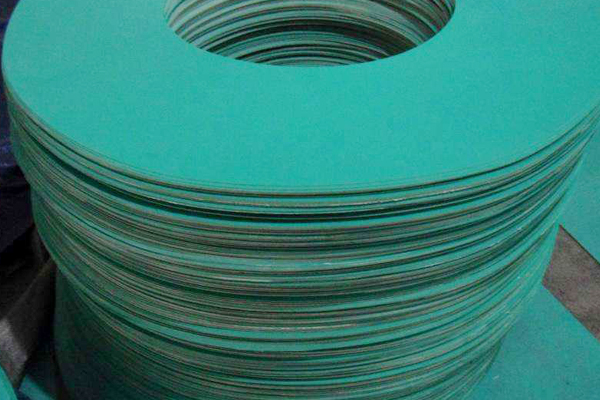 銘達(dá)車間一批鋼卷包裝板完工了，現(xiàn)場展示中